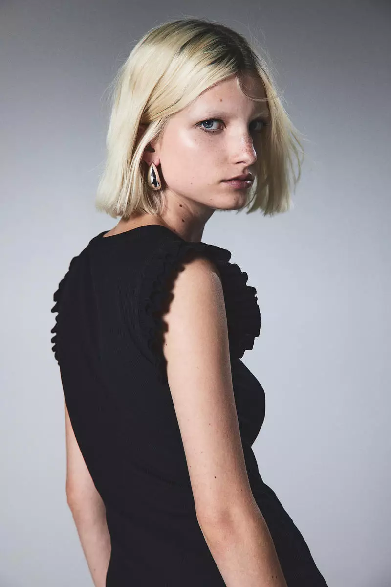 Flutter-sleeved bodycon dress