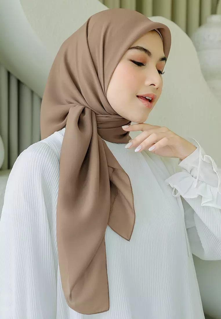 Polly Cotton (Hijab Segiempat Bella Square) Soft Brown