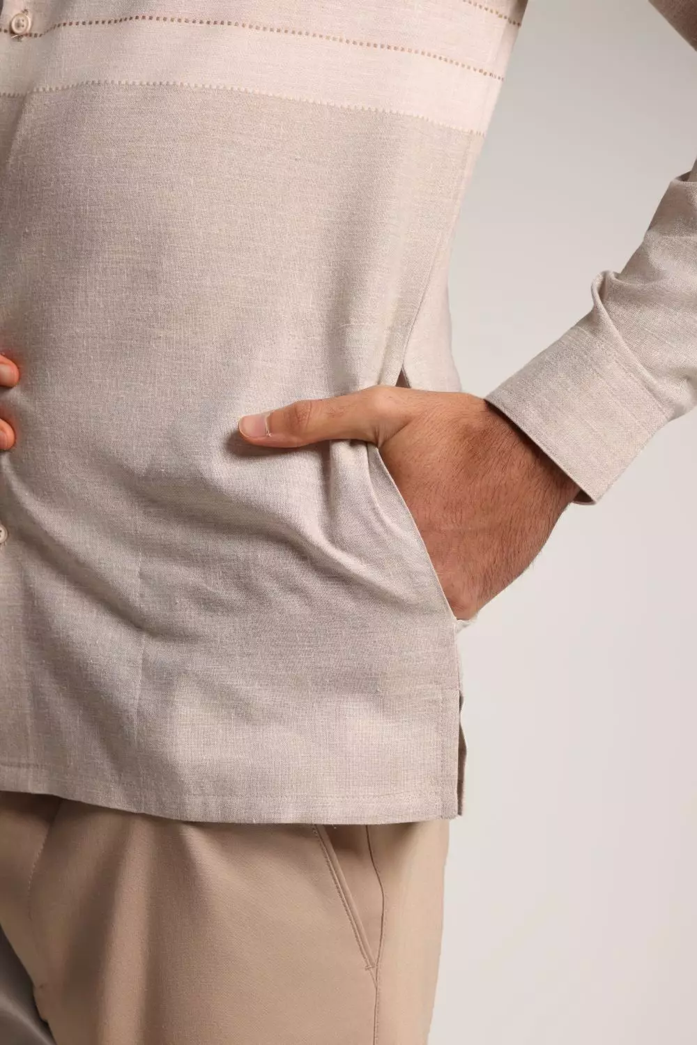 MOC Kemeja Koko Lengan Panjang Pria Najran - Khaki