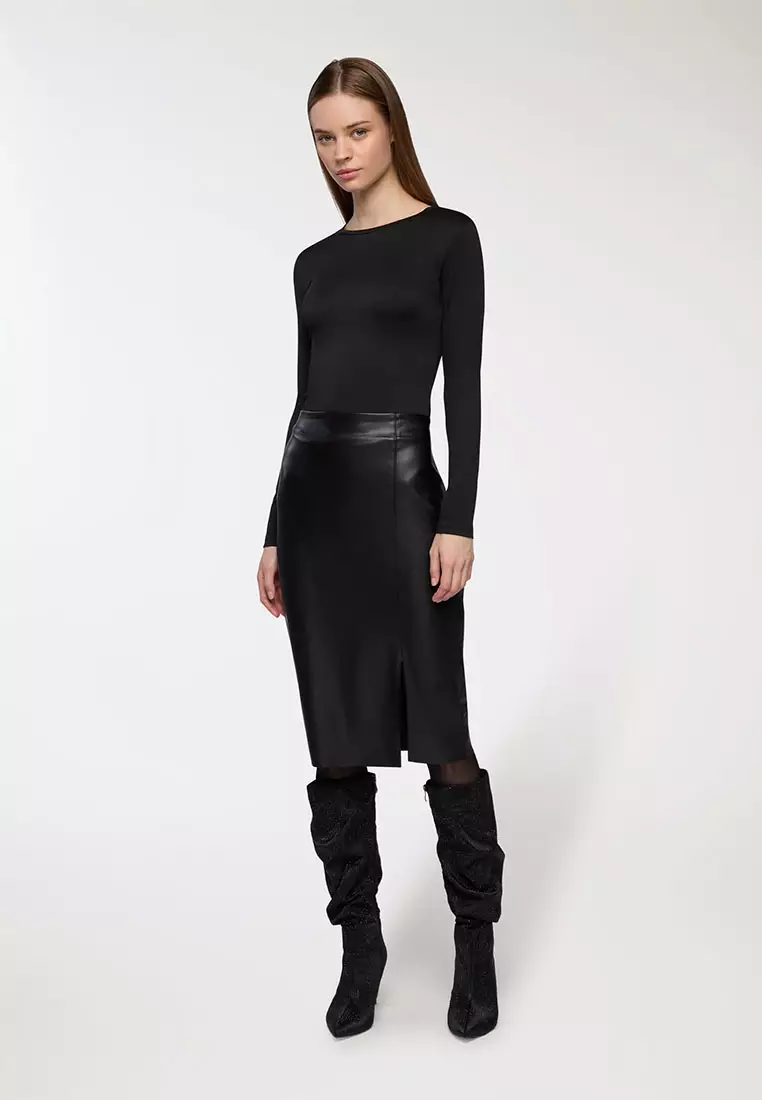 Woman Long-Sleeved T-Shirt