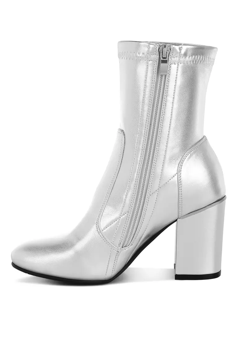Sepatu Bot Kulit Metalik Warna Perak