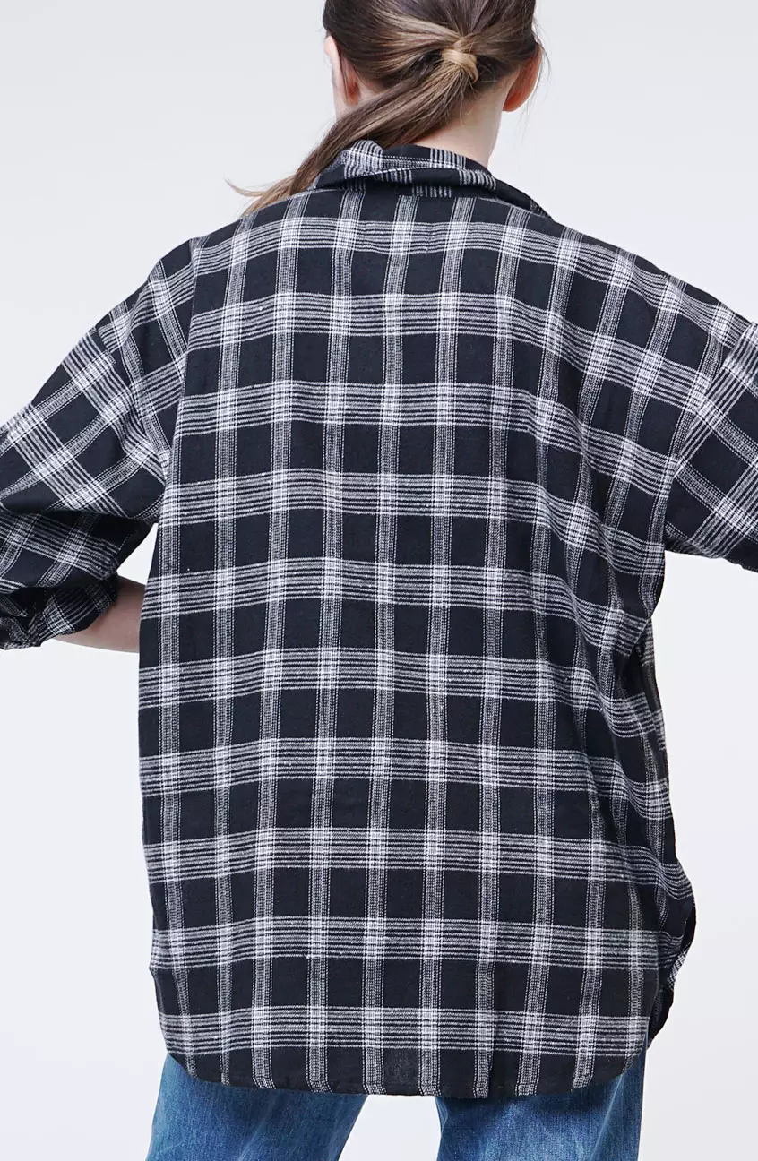Kemeja Wanita Flanel Caitlyn Black Offwhite