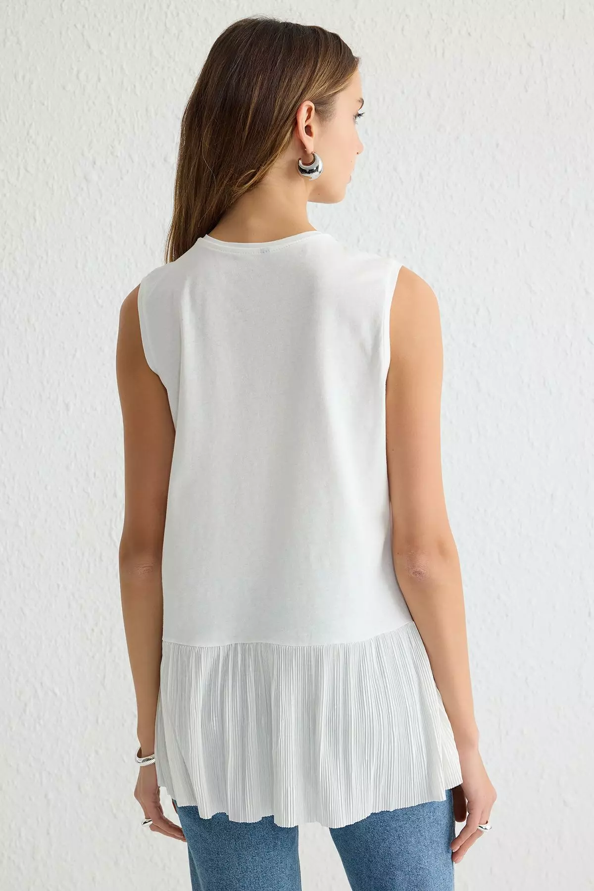 Pleat Detail Sleeveless Knitted Top