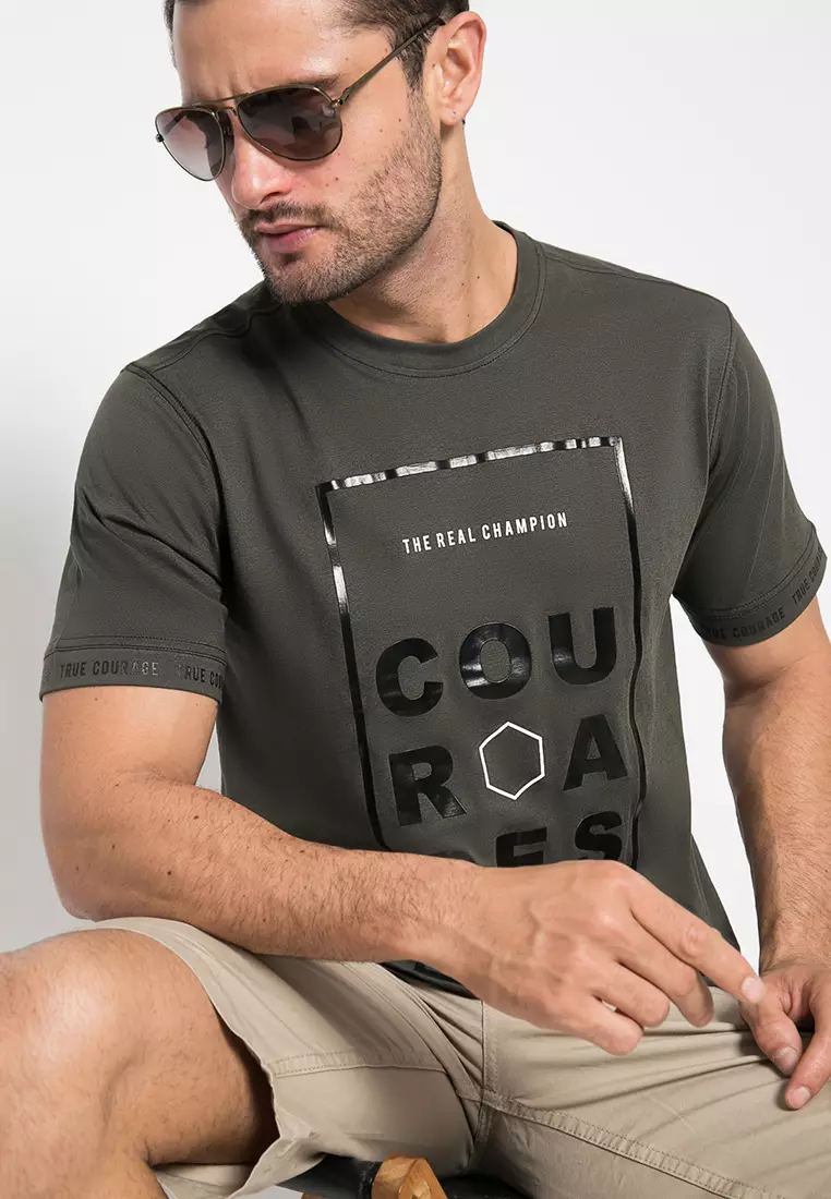 Johnwin - Kaos Casual - Motif Sablon - Hijau Army - Slim Fit - ATS.622.M416.01.C-S/S