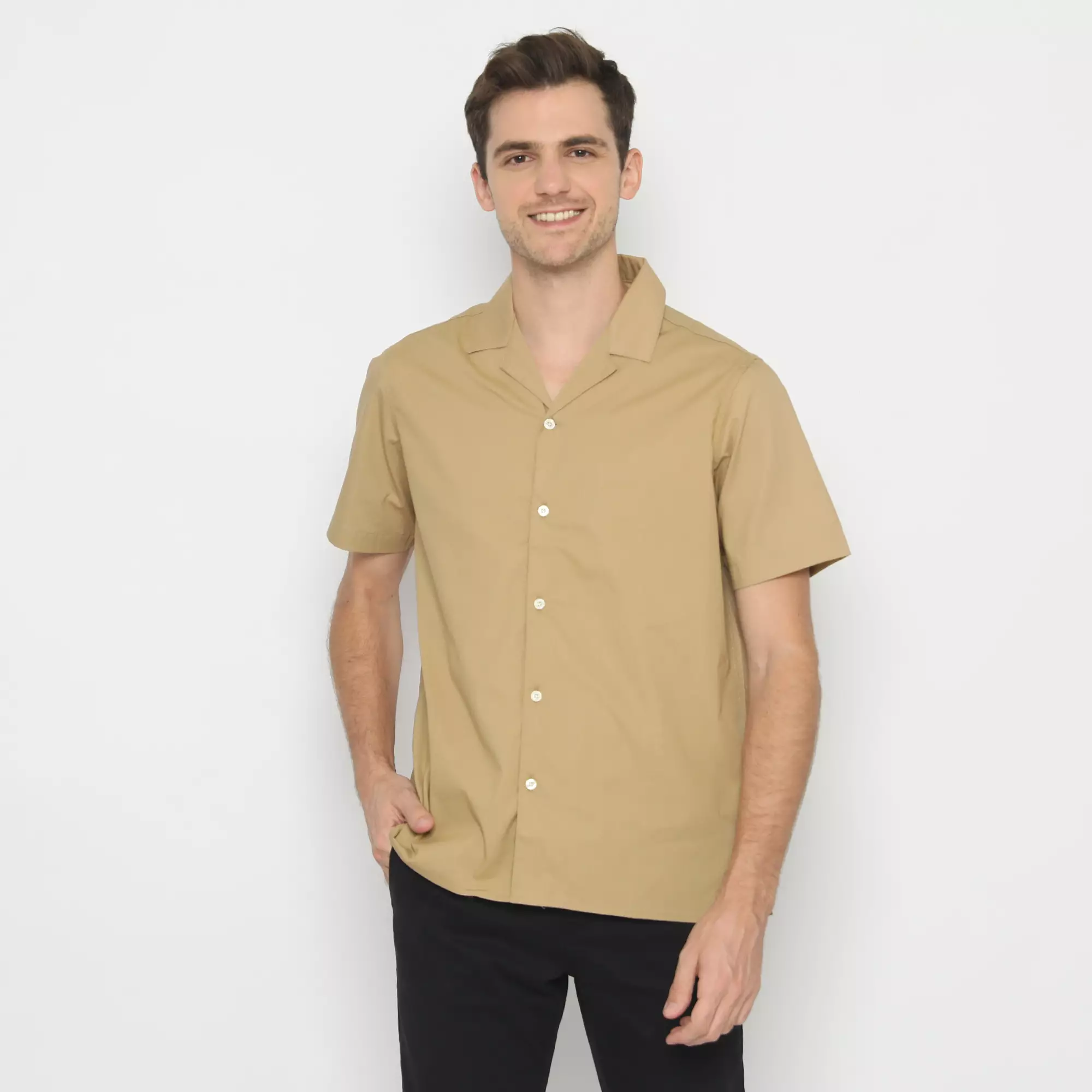 Platini Kemeja Polos Pria Kerah Hawai Katun Coklat Muda 73260