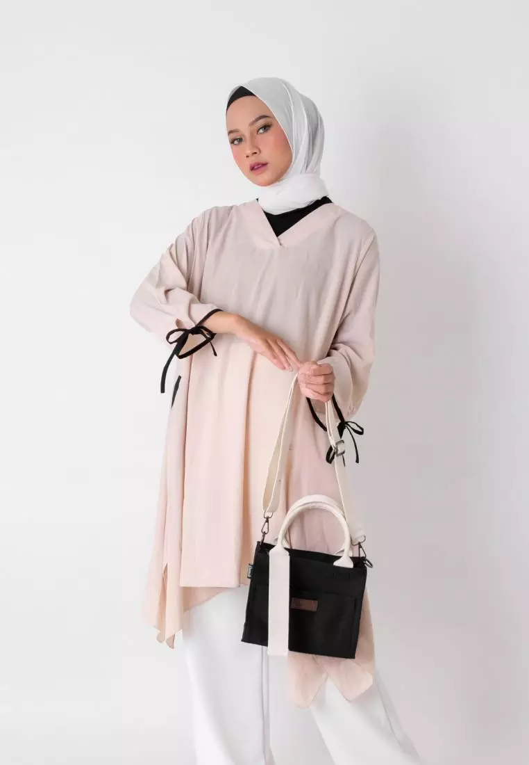 Tas Selempang Sling Bag Wanita Bahan Kanvas Penutup Resleting Rana Series - Hitam