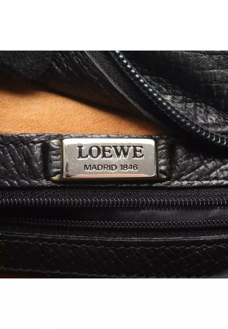 Pre-Loved LOEWE Shoulder bag leather black
