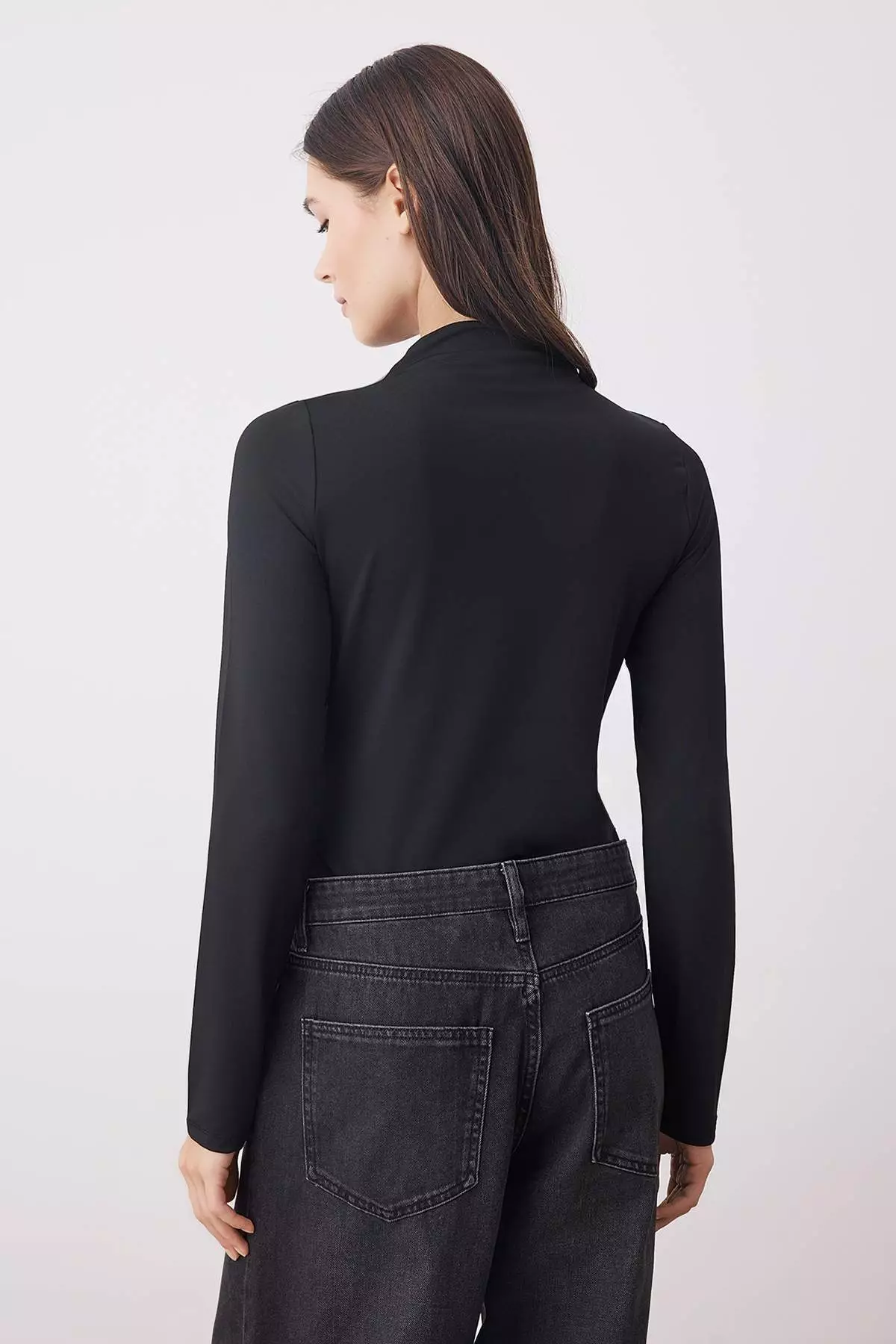 Black Fitted/Fits The Body Long Sleeve Snap-Front Flexible Knit Bodysuit