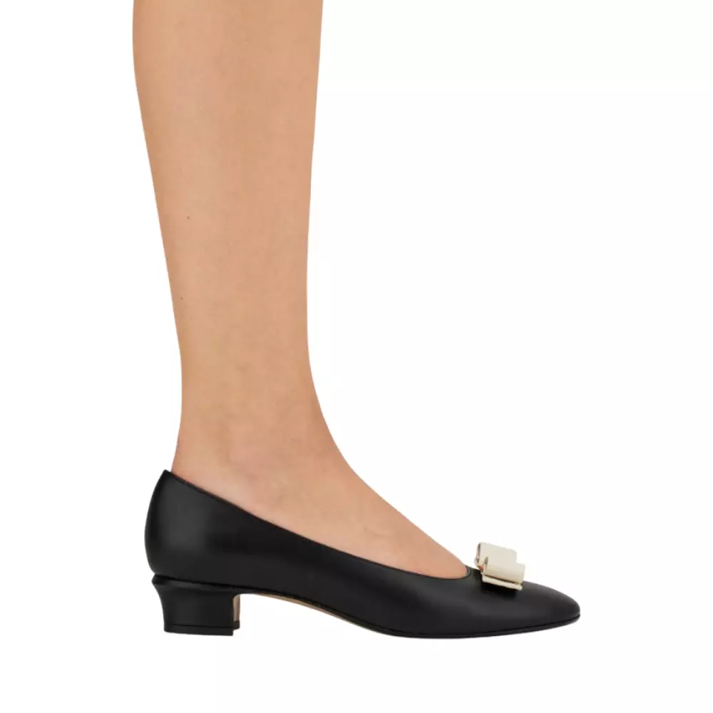 Vara Bow Block Heel Pump Black / Mascarpone