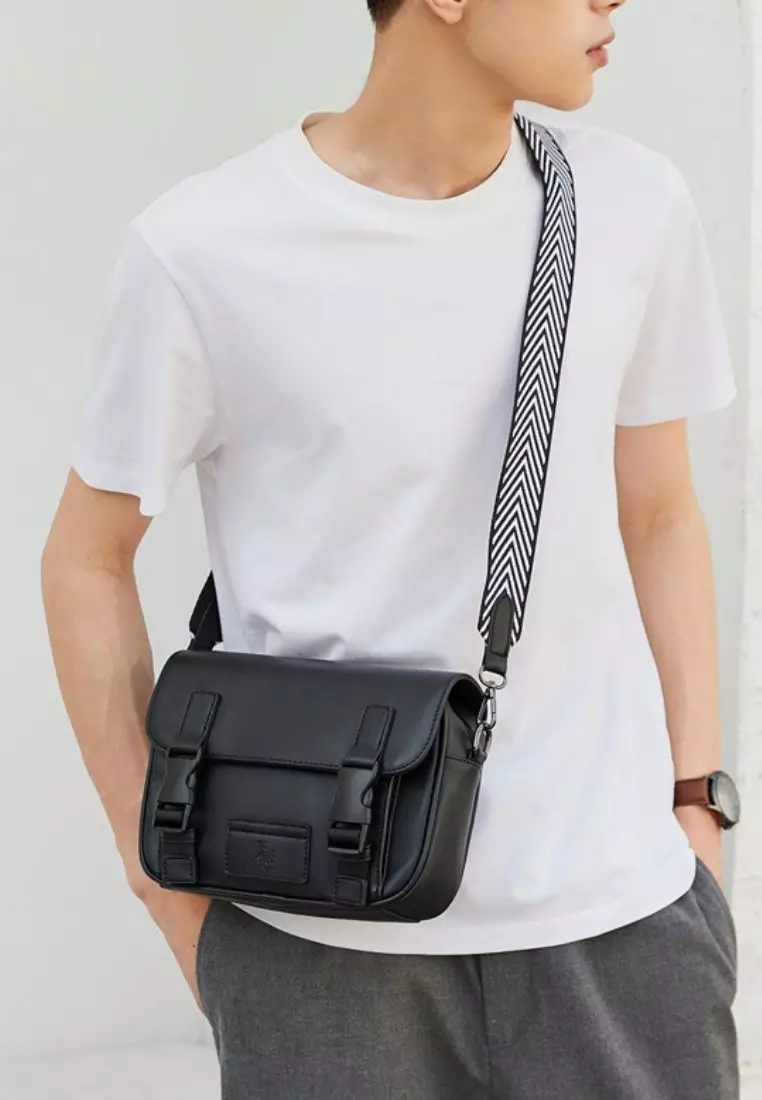 Casual Messenger Bag / Crossbody Bag / Sling Bag (Tas Selempang Pria) - Hitam