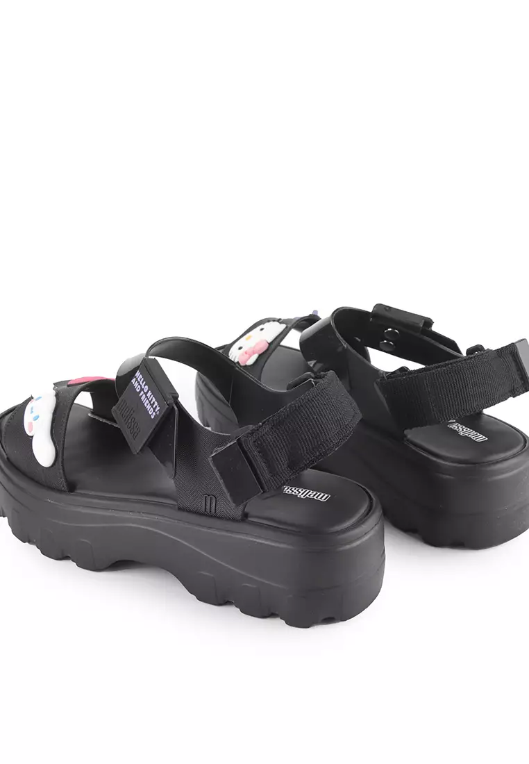 Kick Off 涼鞋 + Hello Kitty and Friends 廣告