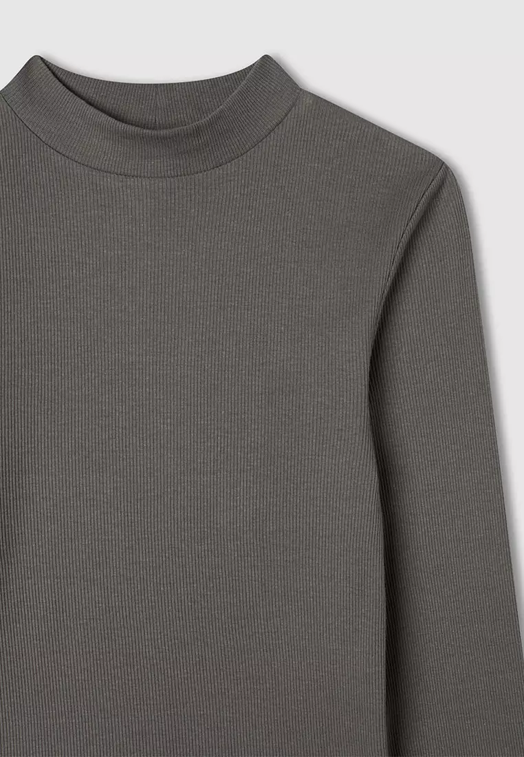 Woman Long-Sleeved T-Shirt