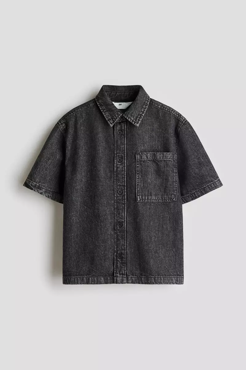Short-sleeved denim shirt