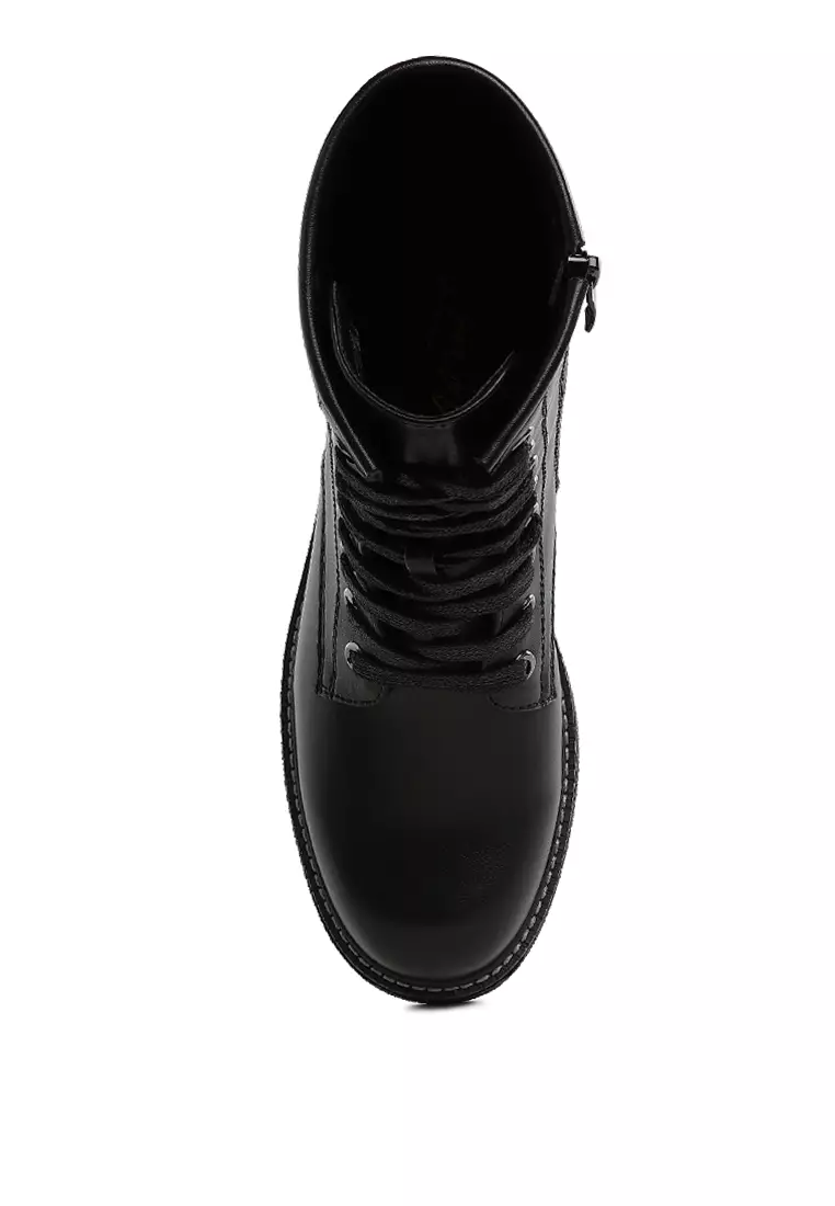 Sepatu Bot Renda Tekstur Metalik dalam Warna Hitam