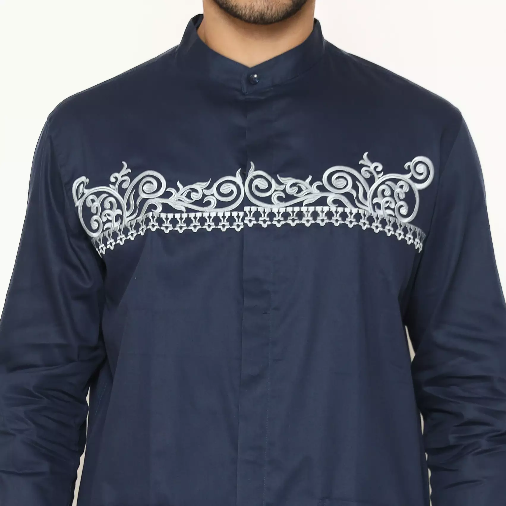 Lawell Baju Koko Pria Bordir Lengan Panjang Modern Fit Warna Navy – LAQKFLBKQG101QCTNQNM