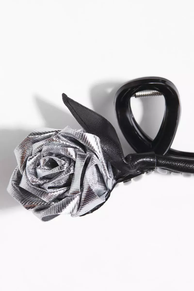 Flower-detail hair claw