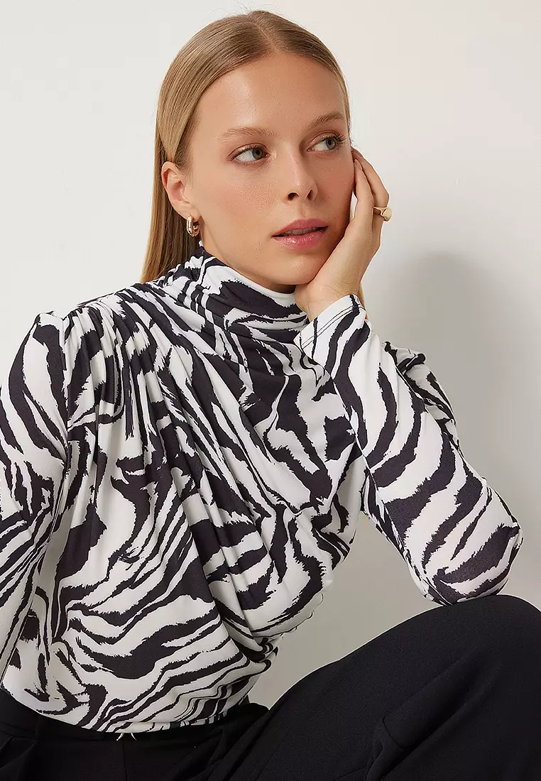 Gather Detailed High Collar Sandy Blouse