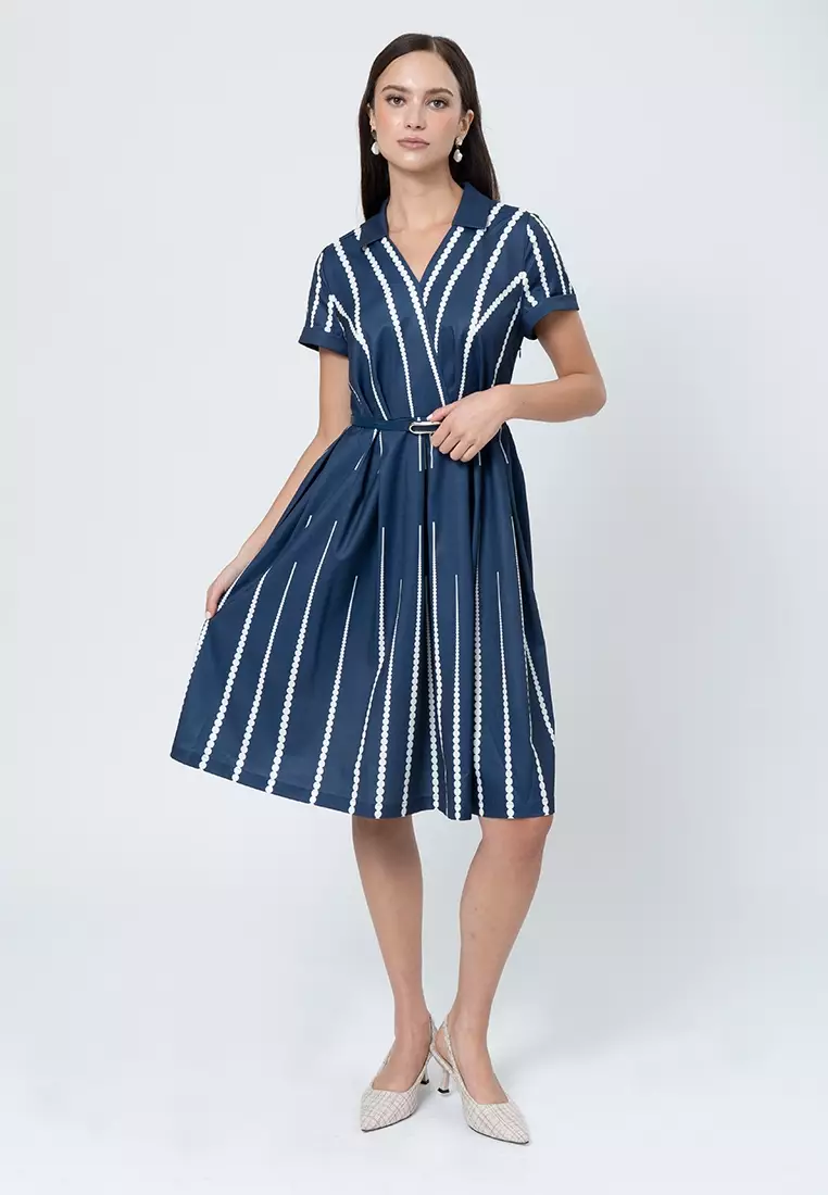 Eithen Printed Dress with V Neckline