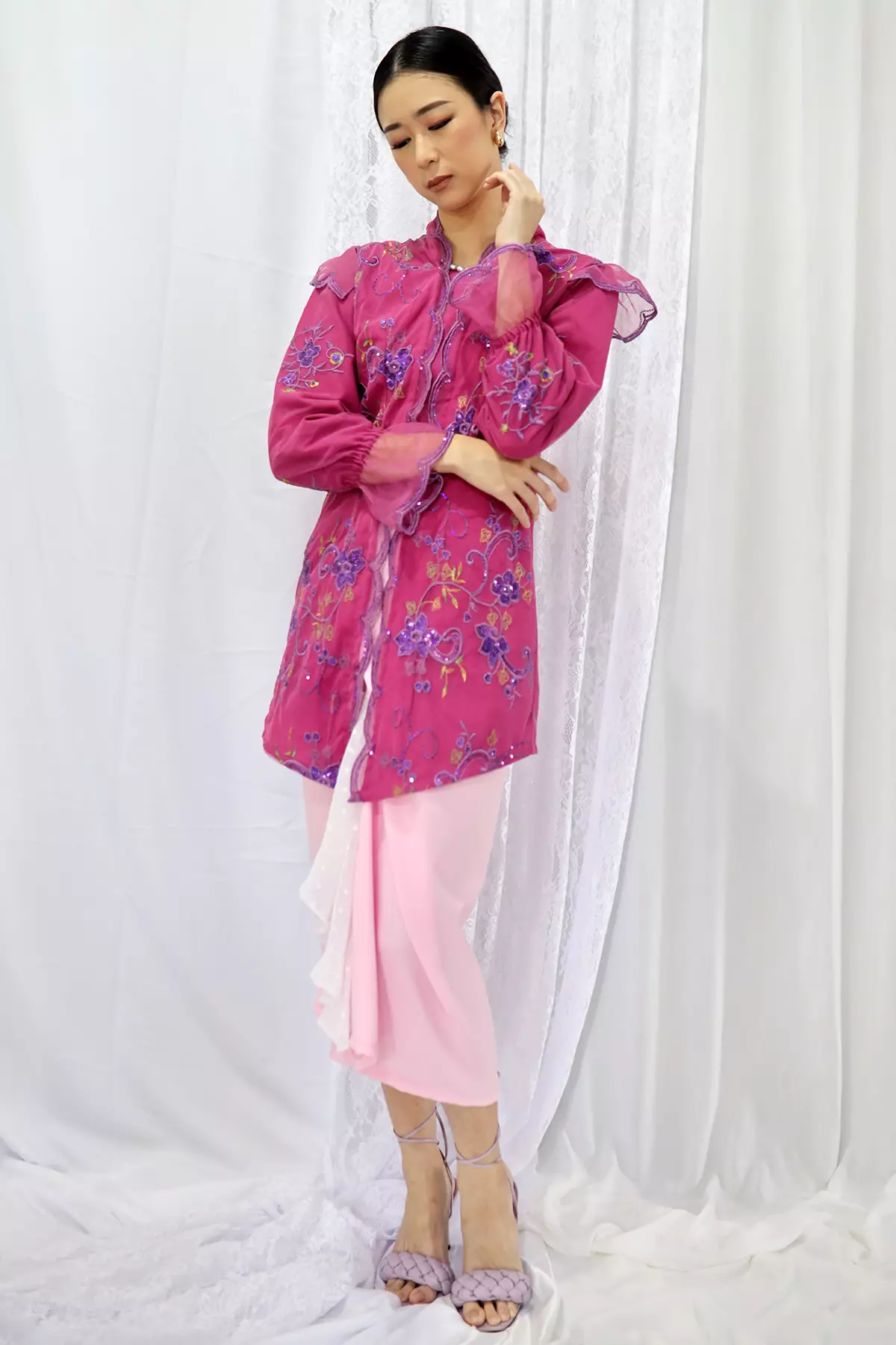 Arawinda Seruni Raya Brokat Nila Kebaya