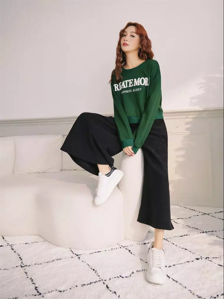 Textured terry embroidered cropped sweatshirt [AB18017]