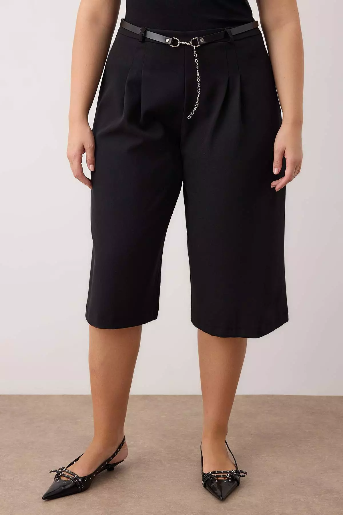 Black Wide Leg Accessory Detailed Capri Plus Size Shorts & Bermuda