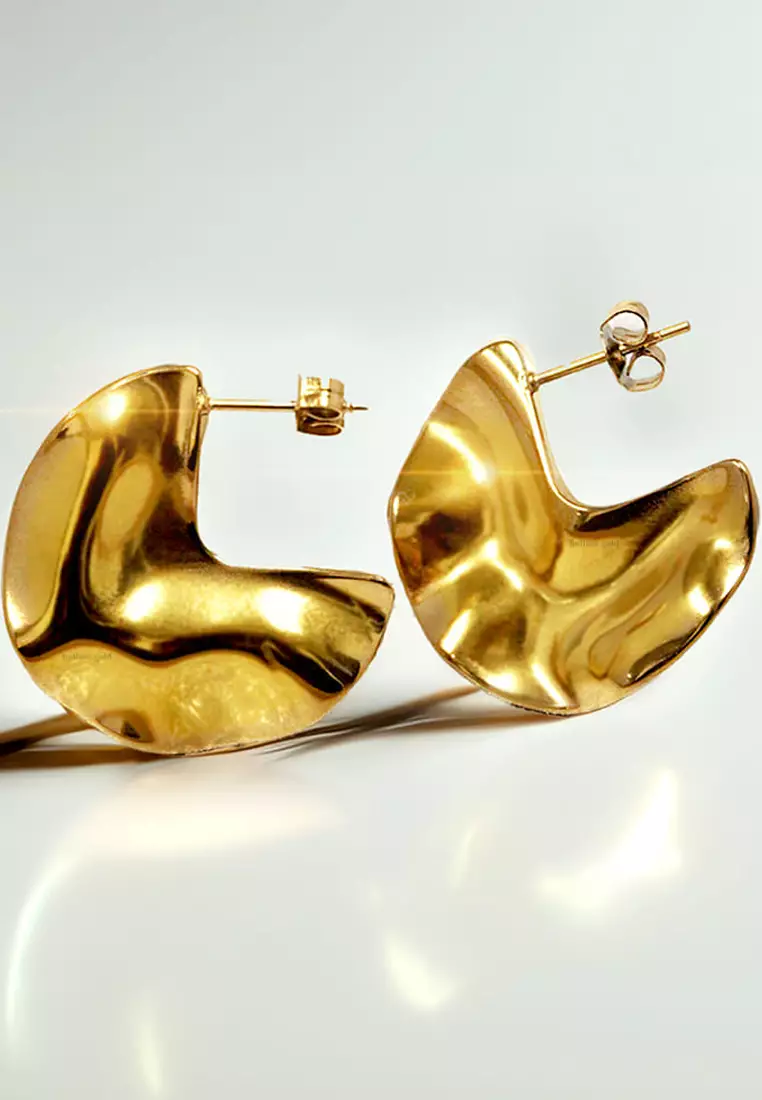 Texture Tiny C-Hoop Earrings in Gold