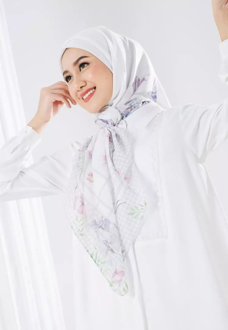 NUWARA Print Scarf Off White - Kerudung Hijab Segiempat Motif With BOX - Bahan Nesla - Ukuran 115x115