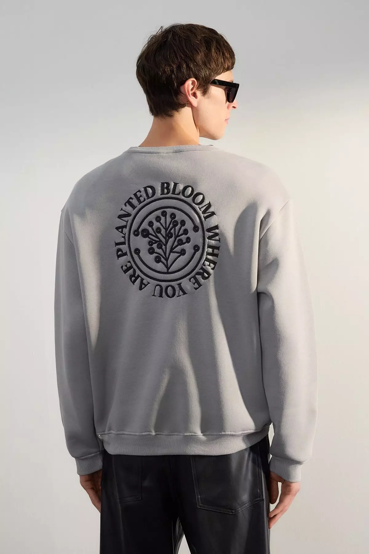 Grey Oversize/Wide Cut Floral Embroidered Fleece Inside Cotton Sweatshirt Tmnaw24Sw00012