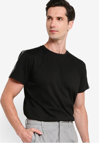 black short sleeve t shirt