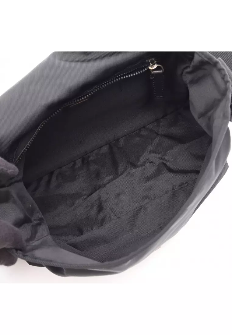Fendi Pre-Loved Fendi logo plate Shoulder bag Nylon black 2026