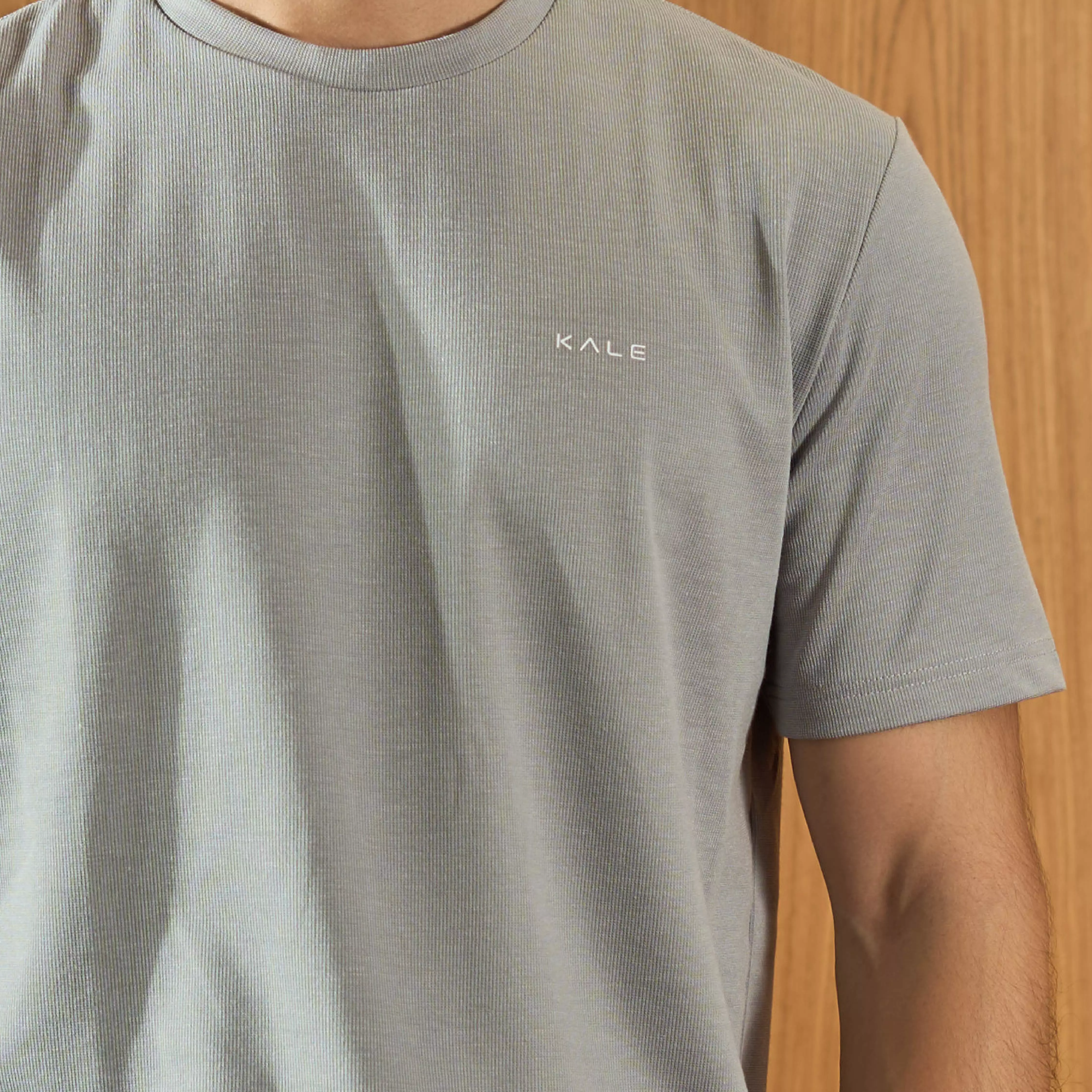 Kale Jovan Grey / Kaos Pria Basic Polos Lengan Pendek