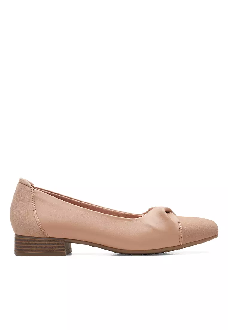 Discount on Clarks  shoes - SKU: Tilmont Dalia Loafer Praline Combi