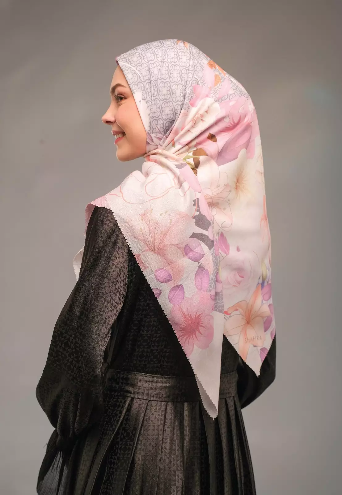 Izara Printed Scarf Ice Grey | Hijab Segi Empat Motif