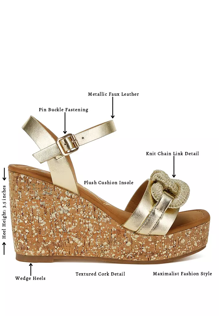 Sandal Wedge Detail Chain Link dalam Warna Emas