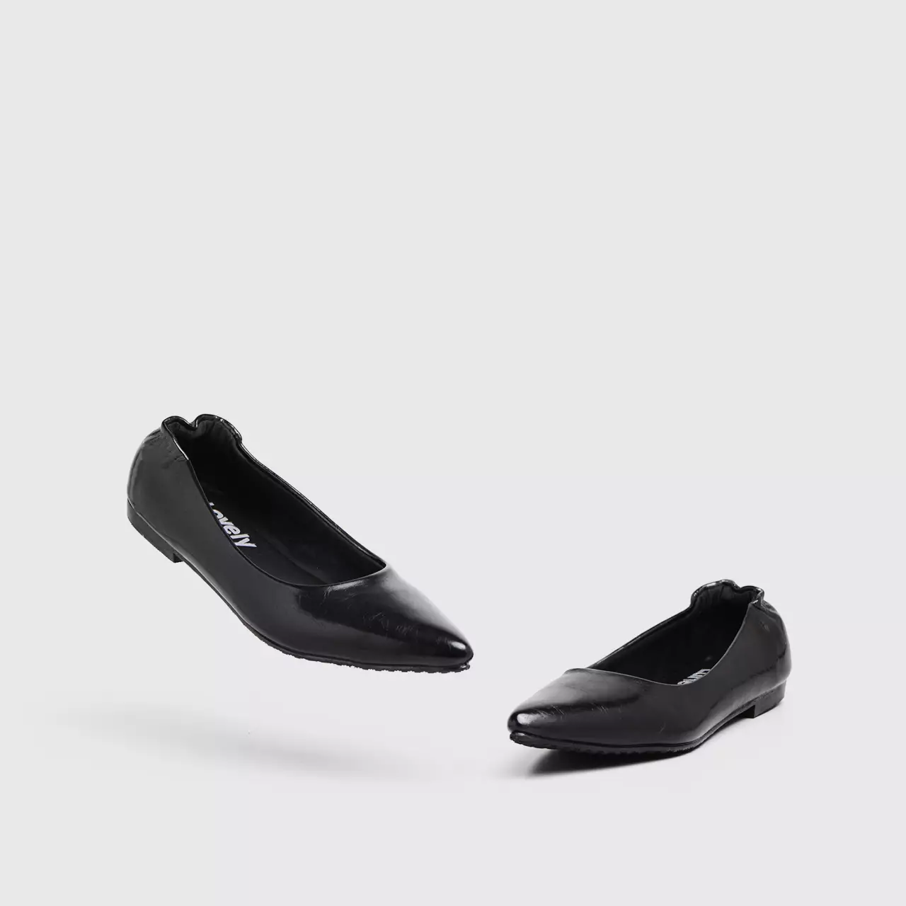 Solana Pointy Flat Black
