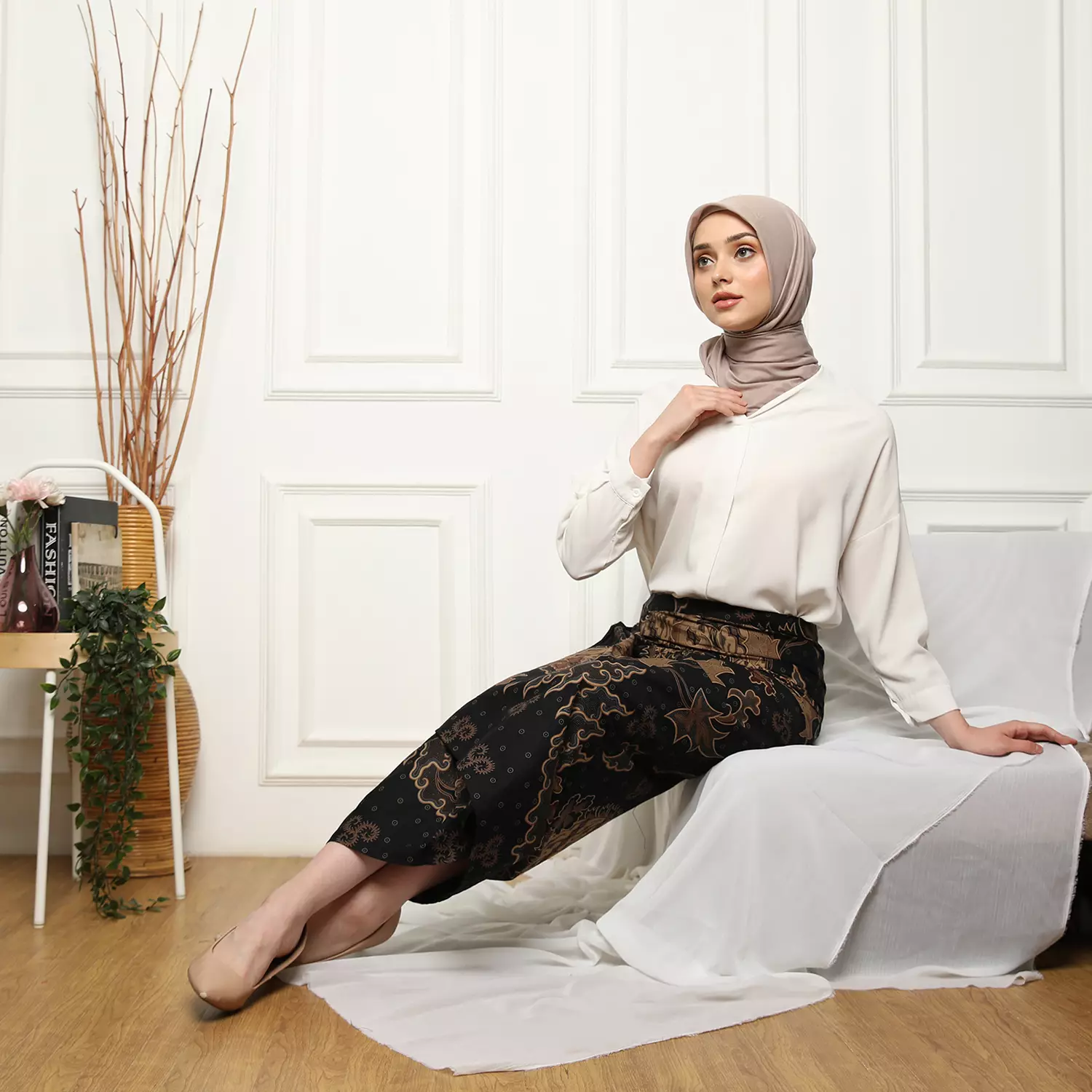 Enzy Batik Rok Lilit Ruffler Anargya - Black