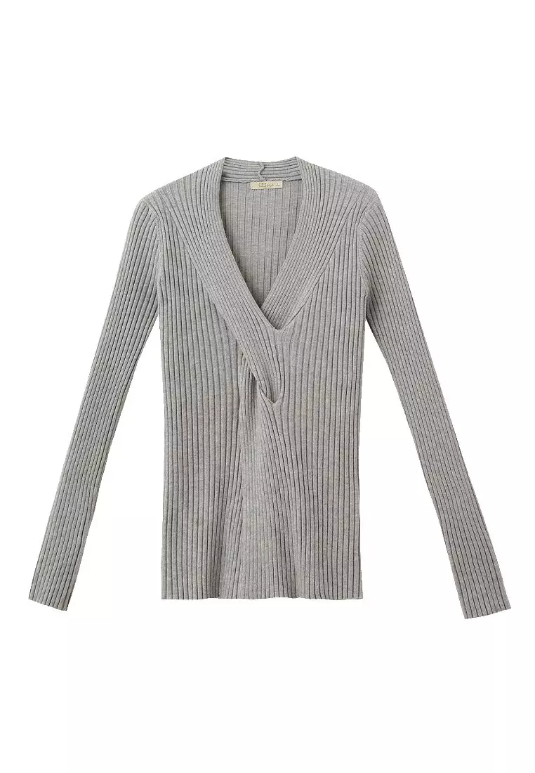 OB嚴選 性感V領造型扭結坑條針織長袖上衣《FA2625》