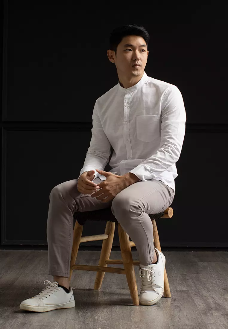 Kemeja collarless Slub koko putih OXCON white