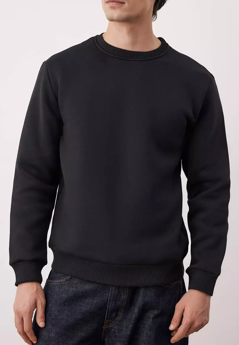 Black Regular Cut Crew Neck Thick/Inside Raised Sweatshirt