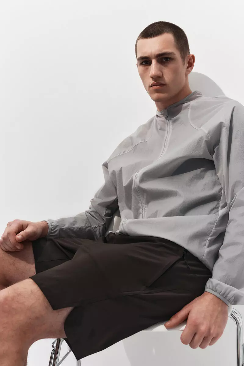 Sports shorts with DryMove™