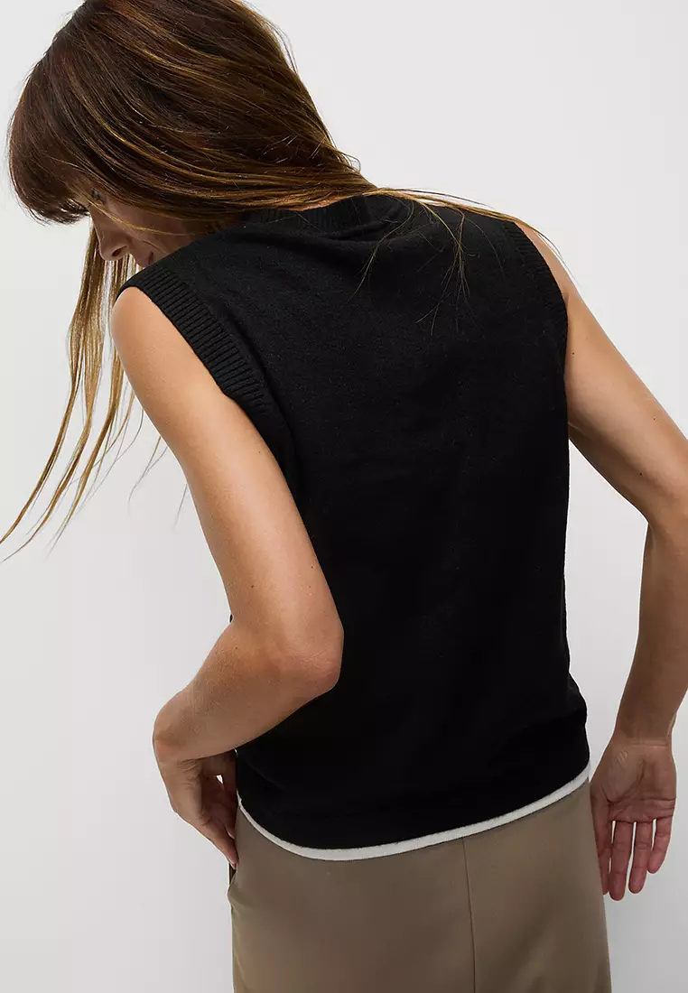 Air-Yarn Crew Neck Tipped Detail Knitted Vest