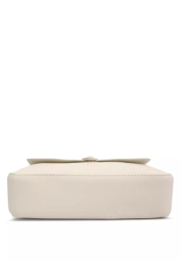 Tas Flap Yang Tidak Biasa Dalam Warna Krem