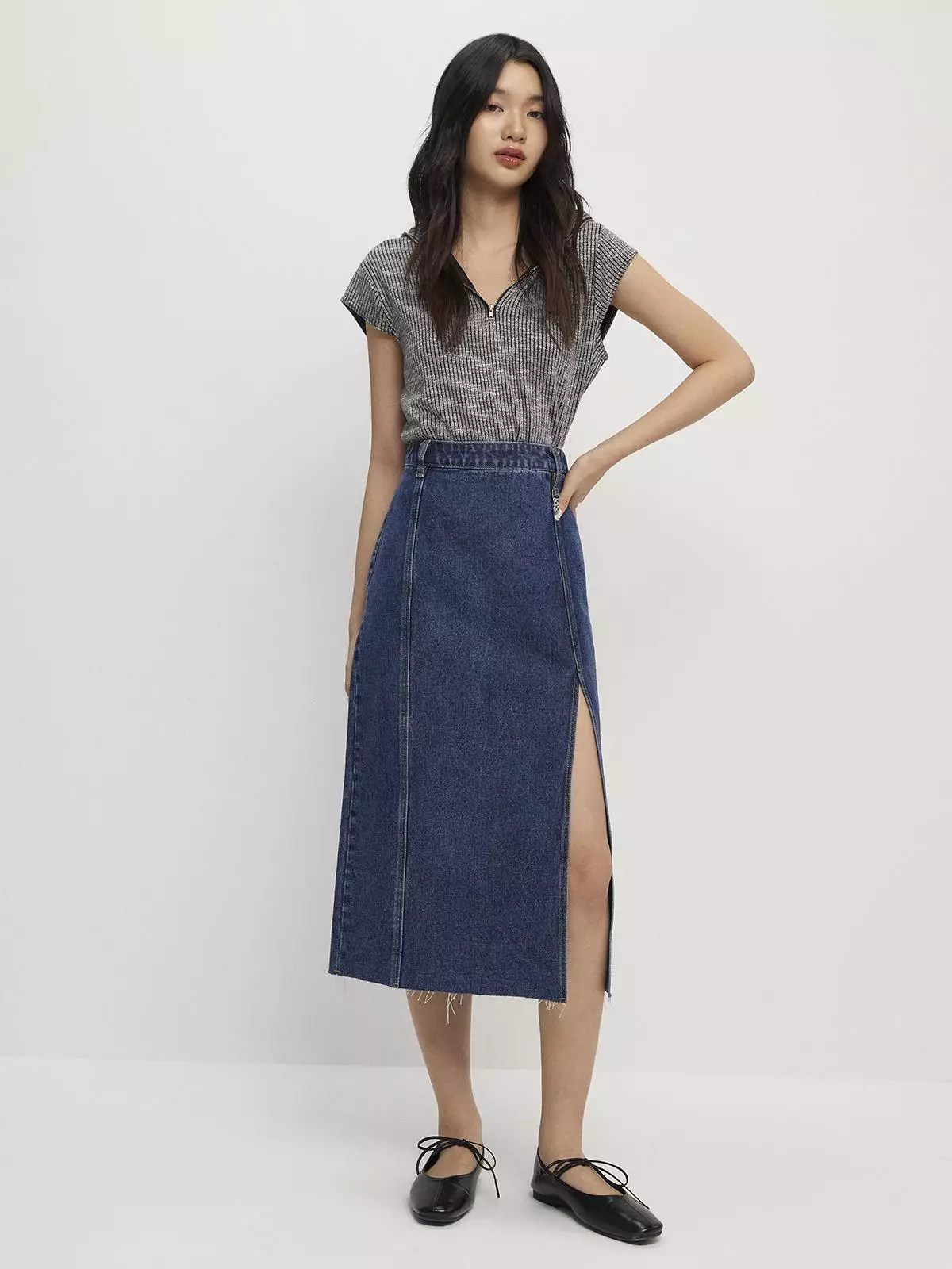 Pomelo - Rok Wanita - Front-slit Denim Midi Skirt - Blue