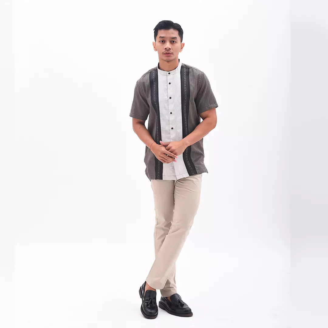 MANZONE Kemeja Koko Lengan Pendek Pria DAFFA - BROWN Ukuran S