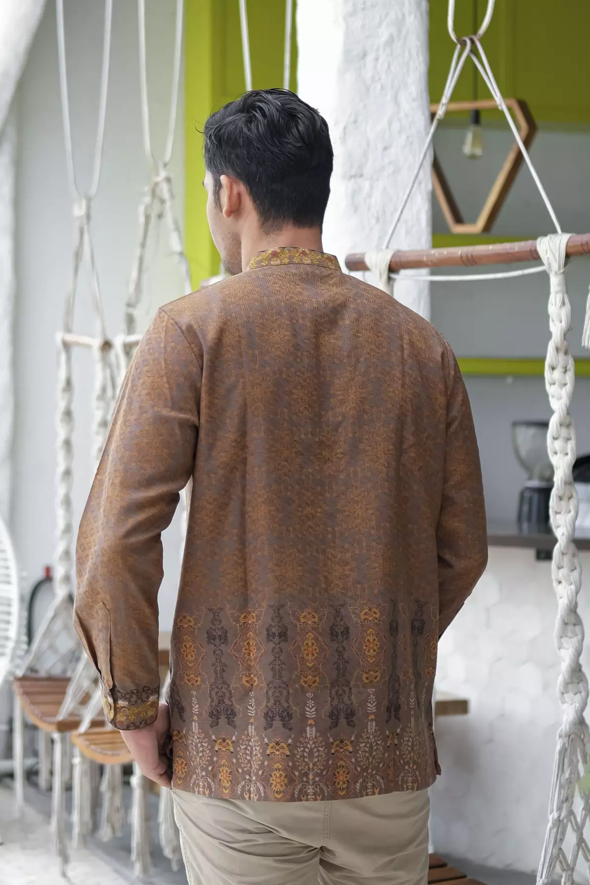 Mahalaya Brown Kemeja Pria  Koko Panjang Regular Fit Furing