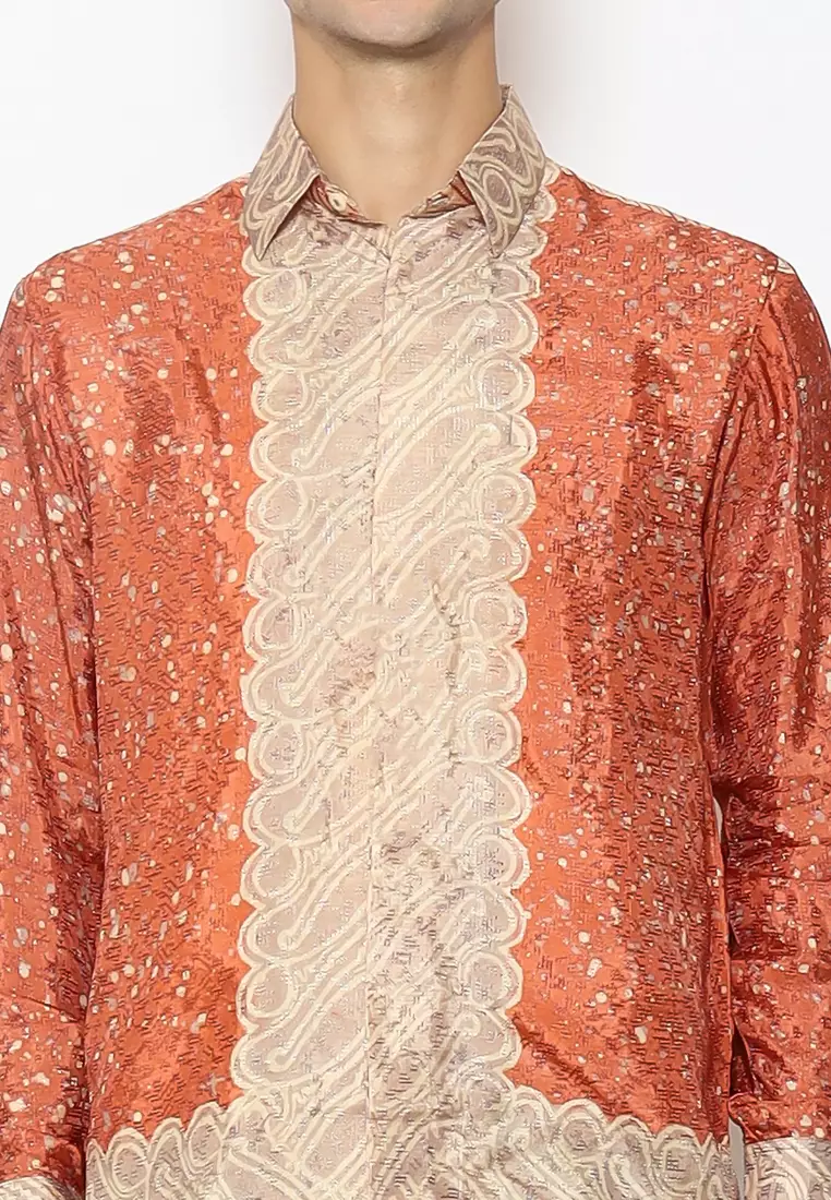 RINJANIE BATIK - Kemeja Batik Pria - Kemeja Lengan Panjang Signature Rinjanie - Terracota Taupe - OOTD Batik - Batik Viscose Premium