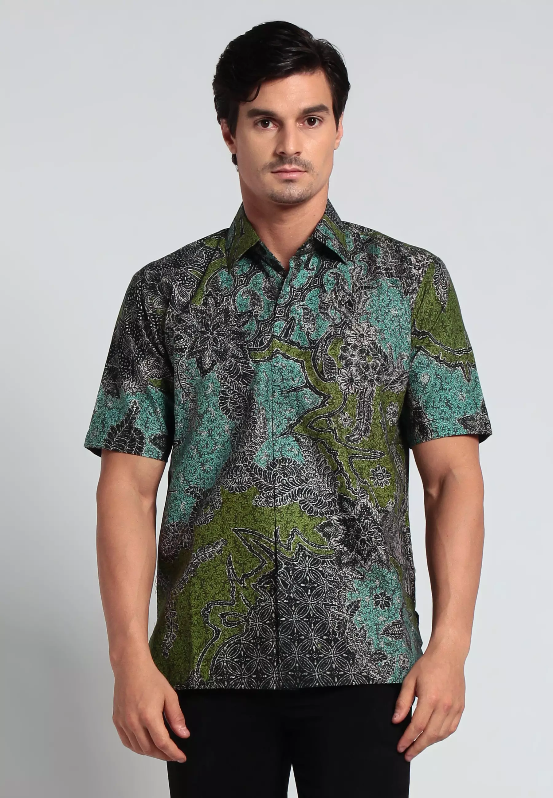 Hem Cemara Inggris Lengan pendek slimfit