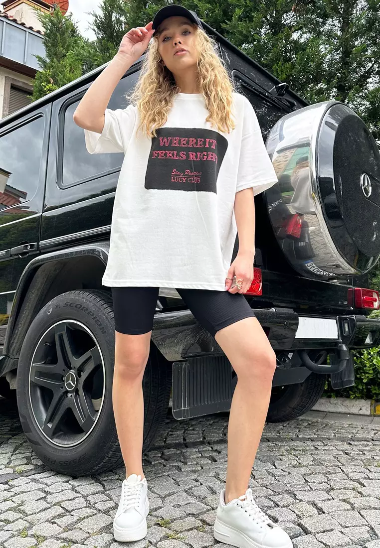 Woman's Black Crew Neck Printed Oversize T-Shirt