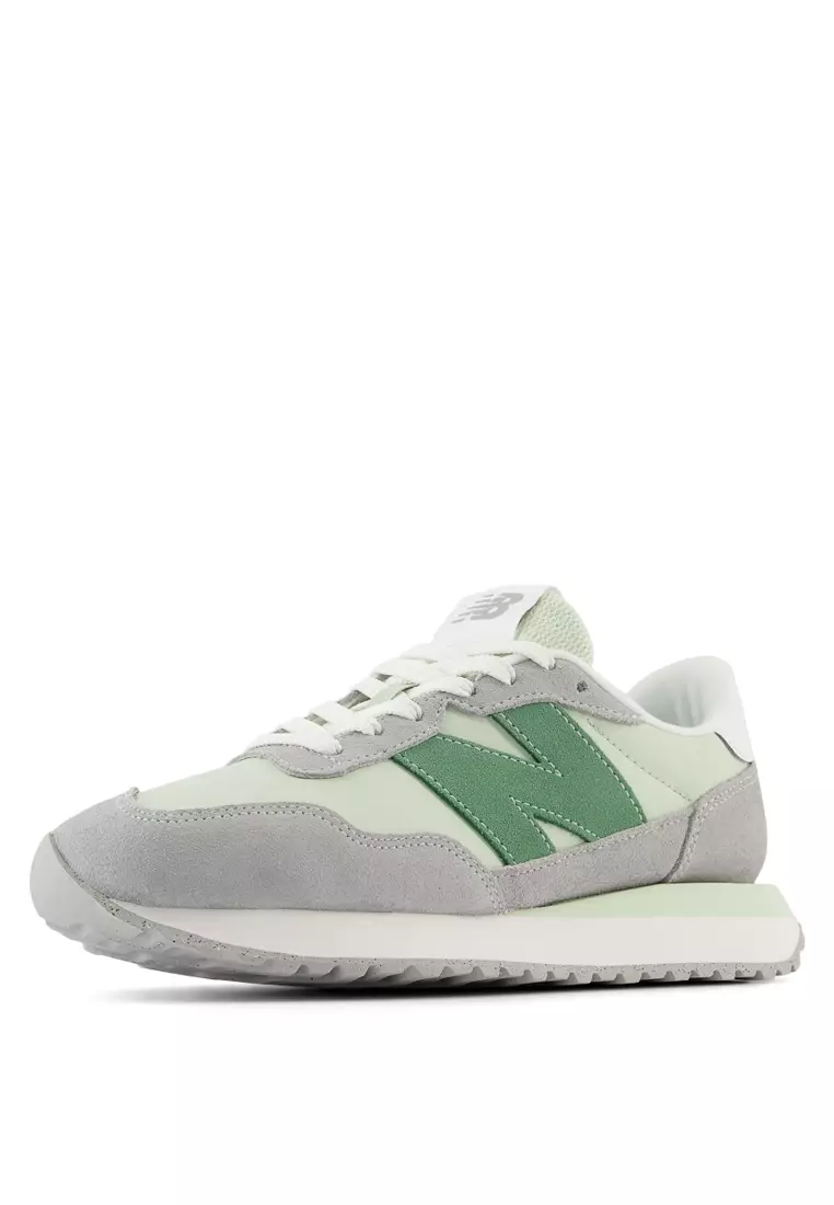 237 Classic Lifestyle Shoes