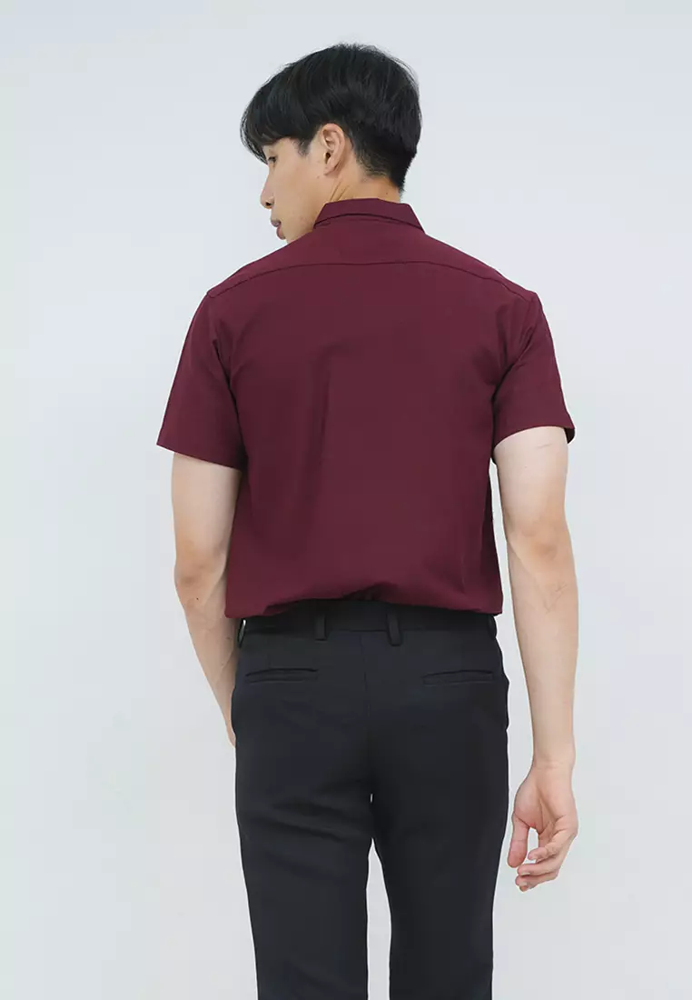 Kemeja lengan pendek pria formal slim fit maroon houseofcuff